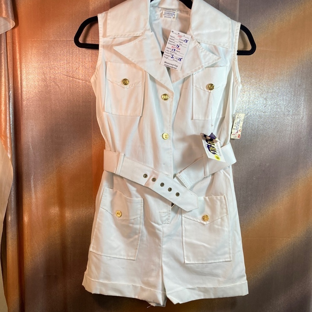 VINTAGE 70’s white sleeveless romper shorts Size 8 126 36” chest. NWT